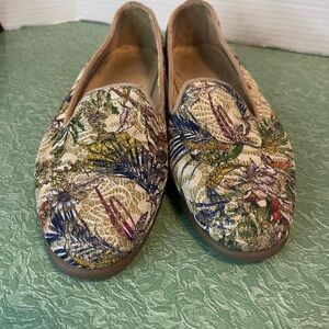 Aerosoles women’s Bernie loafer gold floral embroidered slip on flats size 8.5